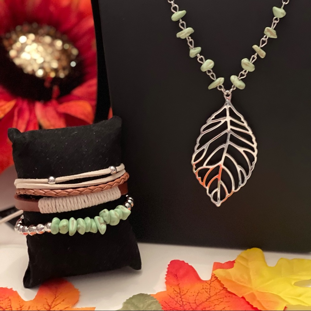 Necklace set to include complementary bracelet
